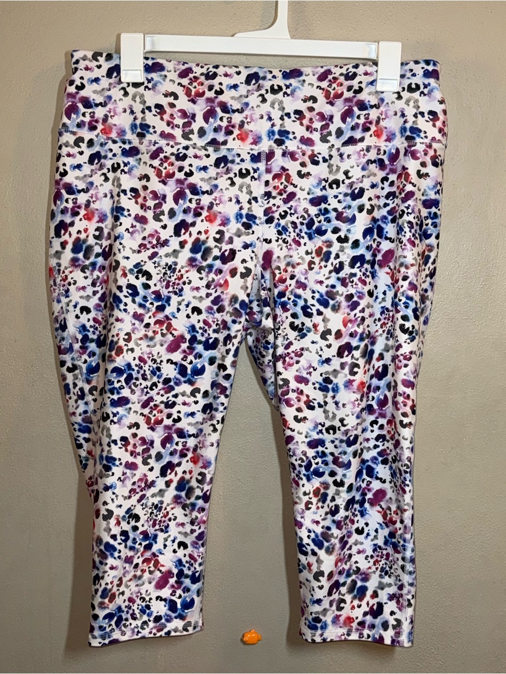 Women’s DSG Multicolor Leopard Print Capri Leggings Sz 2X